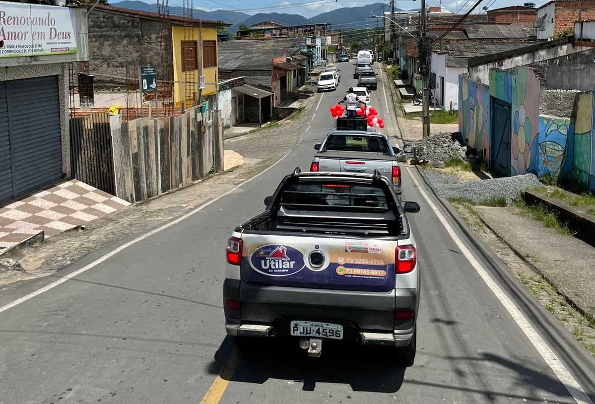 Camacã: Prefeito Paulo do Gás participa da apresentação do carro 0k da campanha Natal Premiado CDL

